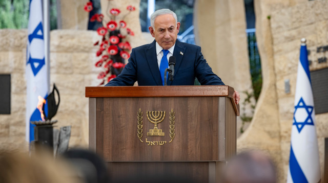 בנימין נתניהו נואם בטקס השבעה באוקטובר (צילום: אוליבר פיטוסי, פלאש 90)