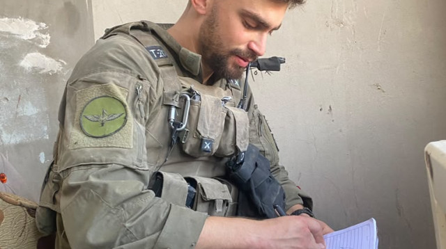 יותם רכס בזמן במילואים (צילום: עידן מרשה)