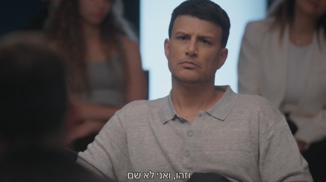 אסי עזר, "מי רוצה להתחיל?" (צילום: צילום מסך קשת 12)