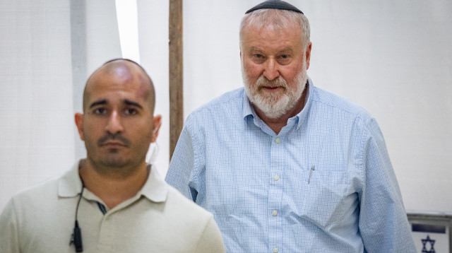 אביחי מנדלבליט בבית המשפט (צילום: חיים גולדברג, פלאש 90)