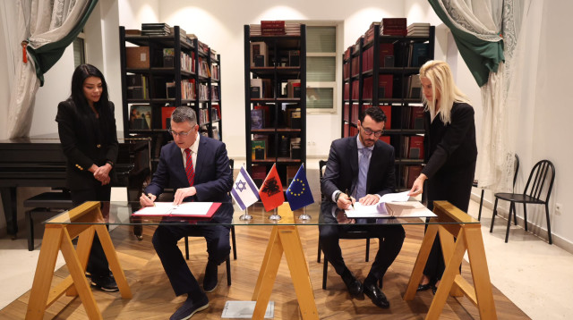 חתימת ההסכם בין ישראל לאלבניה (צילום: דוברות שר החוץ)