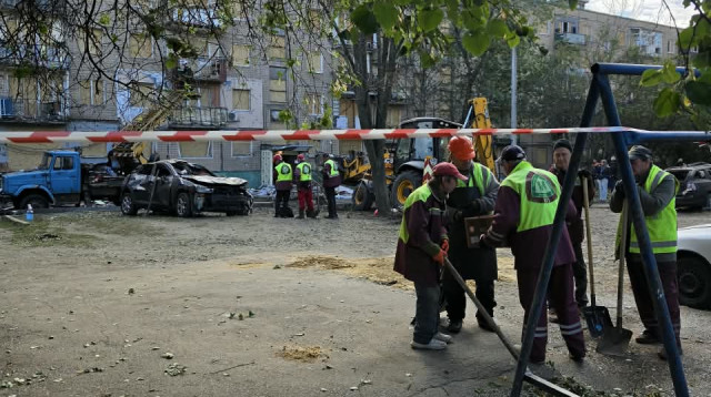 פגיעת טיל ישירה בחרקוב (צילום: חב"ד חרקוב)