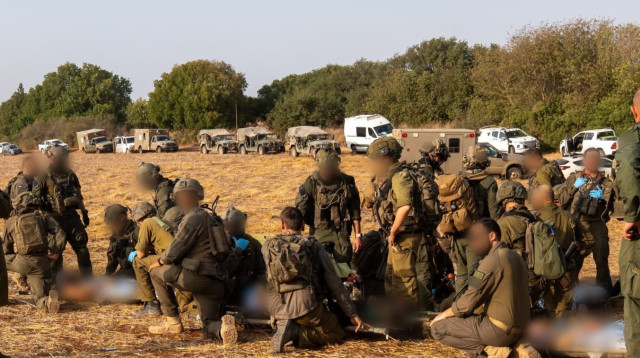 צה"ל מפנה פצועים מזירת הפיצוץ ברכס רמים (צילום: דובר צהל)
