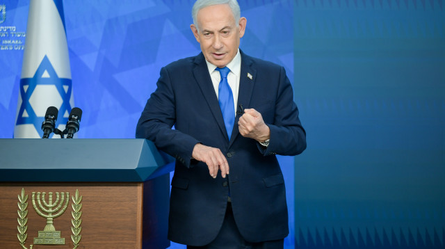 בנימין נתניהו בתדרוך לכתבים (צילום: מעיין טואף לע"מ)