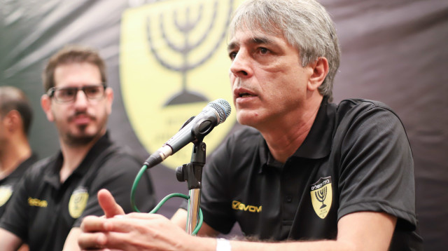 אלי אוחנה עם משה חוגג (צילום: דני מרון)
