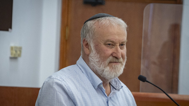 אביחי מנדלבליט מעיד במשפט נתניהו (צילום: חיים גולדברג פלאש 90)