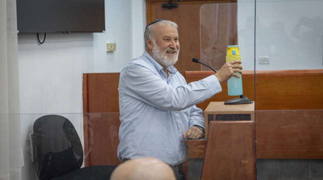 אביחי מנדלבליט מעיד במשפט נתניהו (צילום: חיים גולדברג פלאש 90)