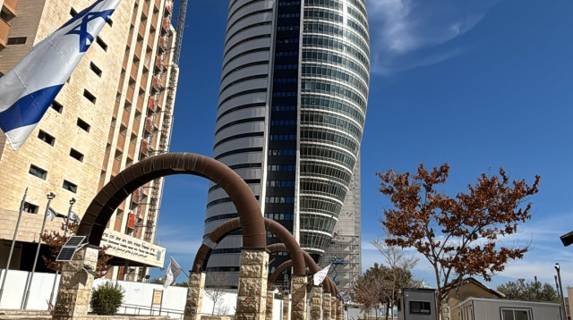 מגדל "הטיל" בחיפה שנפגע מהדף טיל איראני ב"עם כלביא" חוזר לתפקוד (צילום: יחצ)