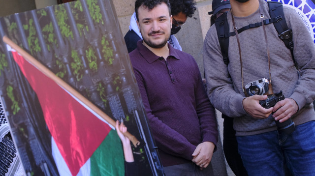 מחמוד חליל בהפגנה באוניברסיטת קולומביה  (צילום: REUTERS)