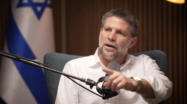 בצלאל סמוטריץ' בפודקאסט של "אהרון ידיעות" (צילום: צילום מסך יוטיוב)