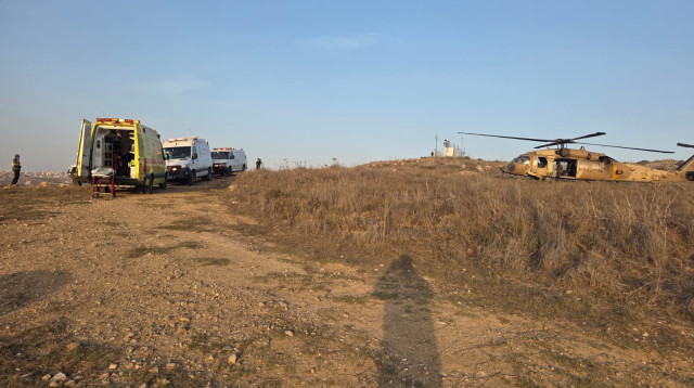 זירת התאונה ביצהר, בת 12 במצב אנוש (צילום: תיעוד מבצעי מד"א)