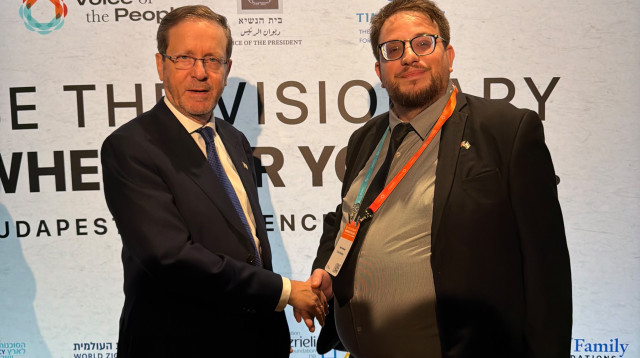 ג'וש ארונסון ויצחק הרצוג (צילום: ג'וש ארונסון)