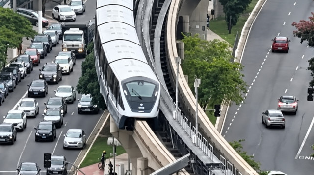 רכבת פוגעת במנוף בסאו פאולו (צילום: צילום מסך מתוך אינסטגרם)