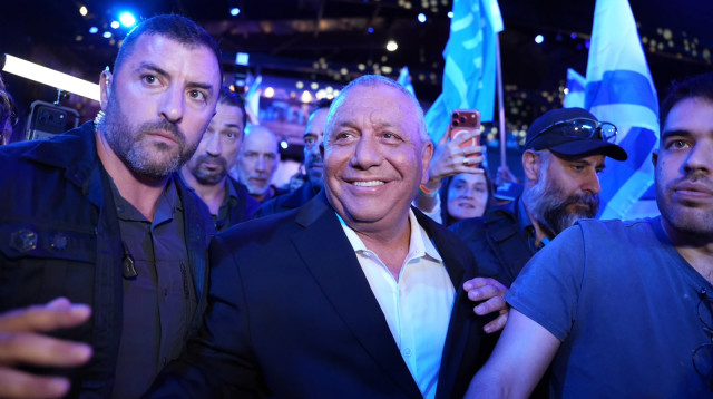 גדי איזנקוט באירוע הבחירות הגדול של המפלגה (צילום: דוברות מפלגת ישר)