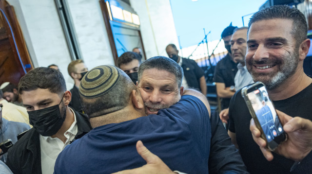 בצלאל סמוטריץ' במטה המפלגה  (צילום: חיים גולדברג פלאש 90)