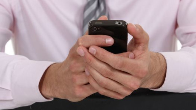 אייפון, סלולר, SMS (צילום: ingimage/ASAP)