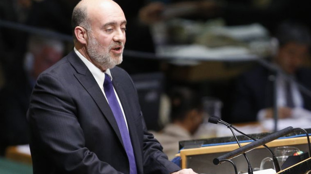 שגריר ישראל רון פרושאור בנאום באום (צילום: רויטרס)