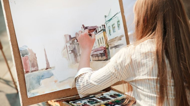 אישה מציירת (צילום: ingimage/ASAP)