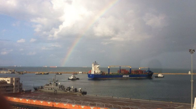 קשת בענן מעל מפרץ חיפה (צילום: ענבר אור)