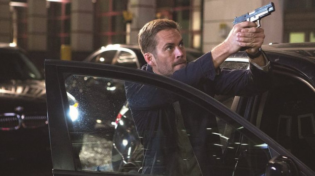 פול ווקר ב"מהיר ועצבני 7" (צילום: Giles Keyte, באדיבות YES)