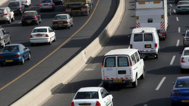 פקק בכביש 4 (צילום: אלוני מור)