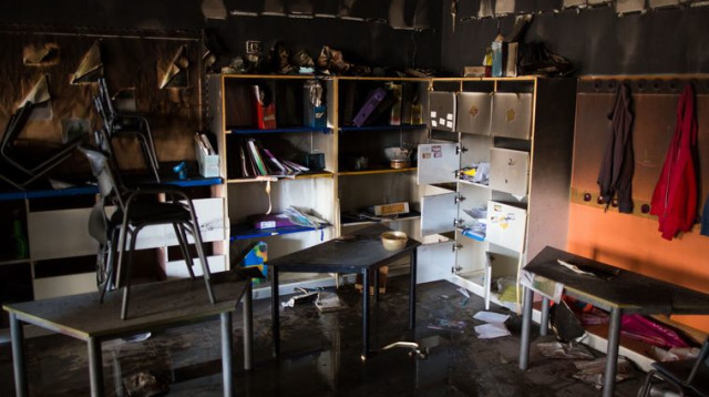 ביה"ס הדו-לשוני בירושלים אחרי השריפה (צילום: יונתן סינדל, פלאש 90)