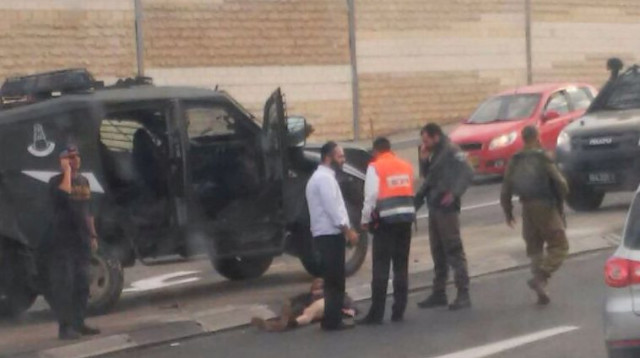 פיגוע ליד צומת המנהרות  (צילום: דוברות איחוד הצלה)