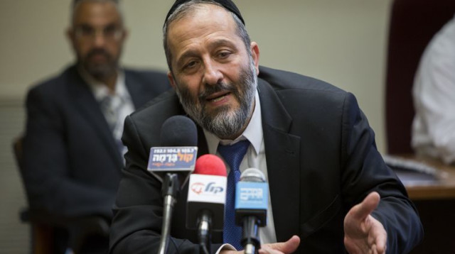 אריה דרעי במסיבת עיתונאים (צילום: פלאש 90)