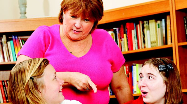 מורה בבית ספר (צילום: ingimage ASAP)