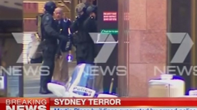 בריחת בני הערובה מבית הקפה (צילום: רויטרס)