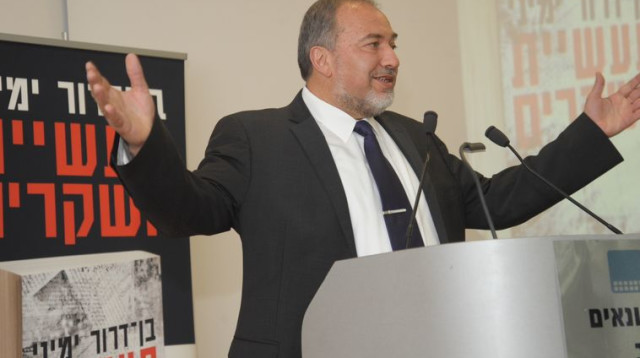 ליברמן נואם (צילום: אבשלום ששוני)