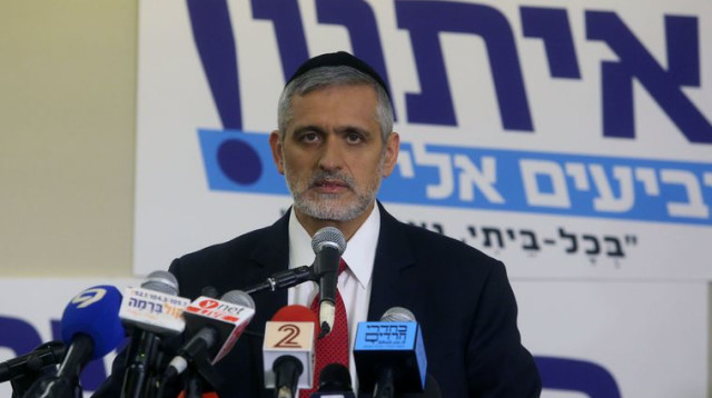 אלי ישי במסיבת העיתונאים (צילום: מרק ישראל סלם)