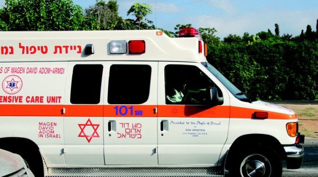ניידת טיפול נמרץ (צילום: אלוני מור)