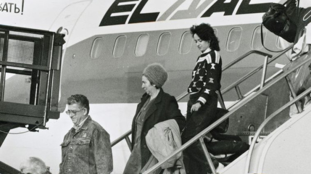 עולים מברה"מ מגיעים לישראל (צילום: ראובן קסטרו)