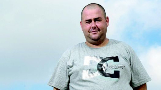 לירן חולצה אפורה (צילום: מורן מעיין)