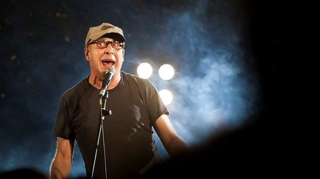 רמי פורטיס בהופעה (צילום: פלאש 90)