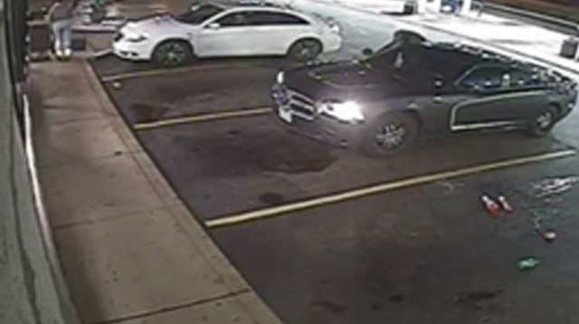 צילומי אבטחה מתקרית הירי בסנט לואיס, ארה"ב (צילום: רויטרס)