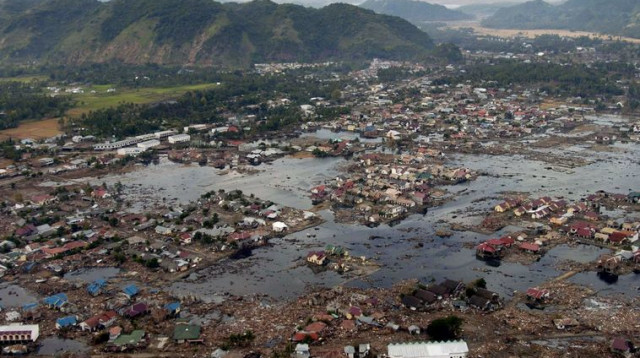 הצונאמי בתאילנד (צילום: רויטרס)