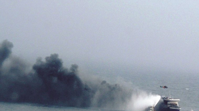 המעבורת שעלתה באש בדרך לאיטליה (צילום: רויטרס)