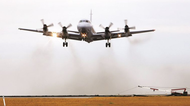 מחפשים אחרי המטוס המלזי (צילום: רויטרס)