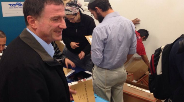 יולי אדלשטיין מצביע בפריימריז הליכוד (צילום: יח"צ)