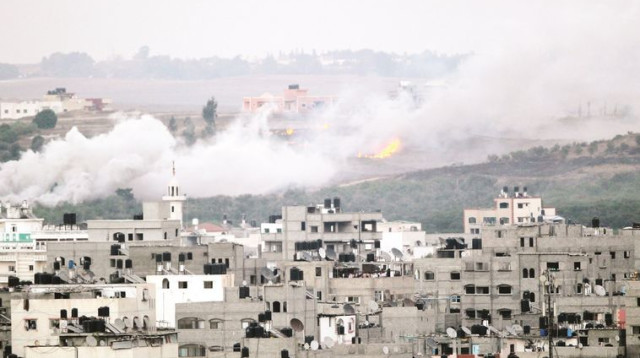 הפגזות בצוק איתן (צילום: רויטרס)