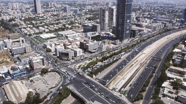 מחלף בתל אביב (צילום: קובי גדעון, פלאש 90)