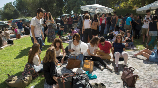 סטודנטים (צילום: יונתן סינדל, פלאש 90)