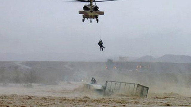 חילוץ בסערה (צילום: דובר צה"ל)