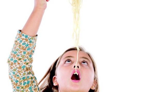 אם לא תתייחסו לבעיה ברצינות, בגיל 16 הילדה כבר תהיה חולת סוכרת (צילום: ingimage/ASAP)