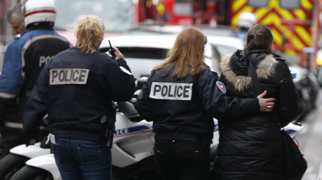 שוטרים בפריז (צילום: רויטרס)