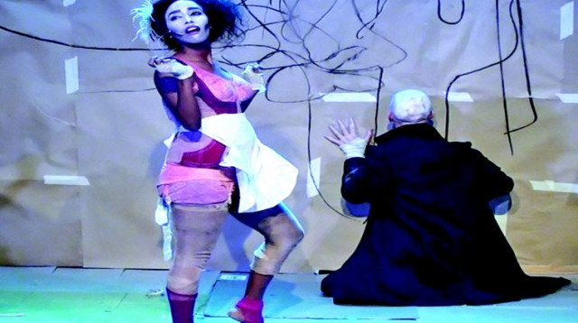 תמונה מתוך ההצגה קברכט (צילום: אבי בן זאב,יח"צ)