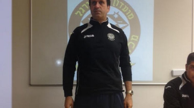 רוני לוי מוצג במכבי נתניה (צילום: אביתר לנג)