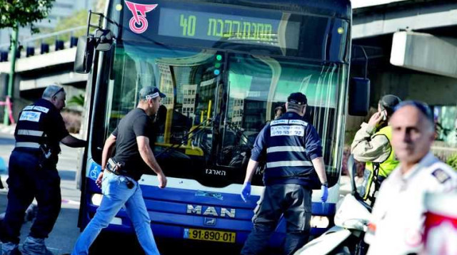 זירת הפיגוע ליד גשר מעריב (צילום: רויטרס)